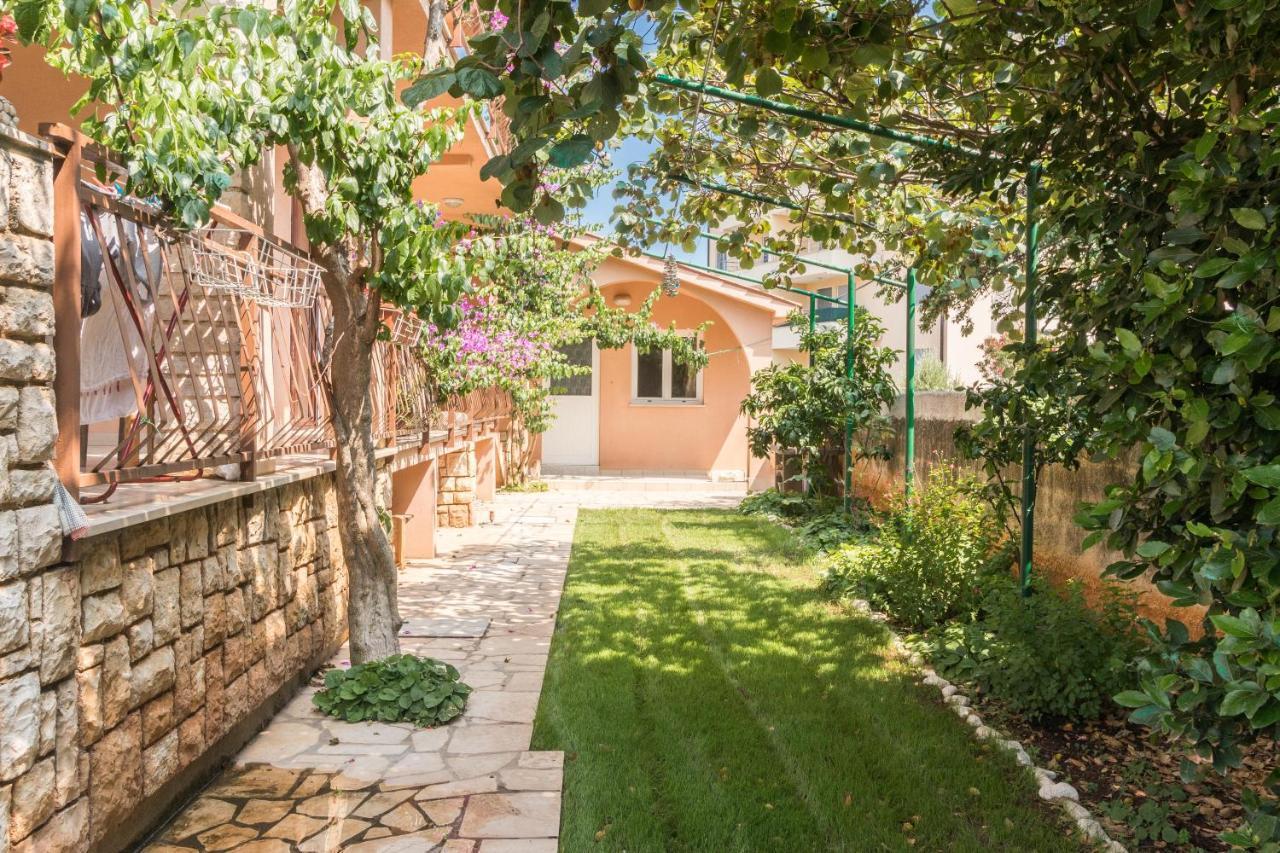 Apartments Ivica 1706 Ližnjan Kültér fotó